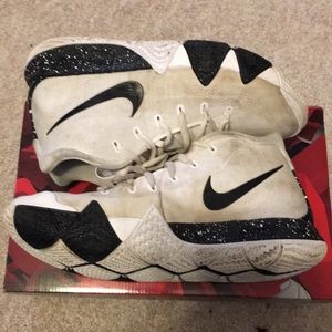 Kyrie 4 white/black size 8.5